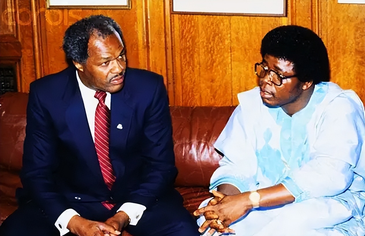 非洲残暴独裁者多伊，死得有多惨？卡扎菲、萨达姆都比他“体面”