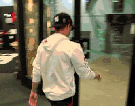 买新车适合发朋友圈的低调句子,买了新车怎么低调的发朋友圈