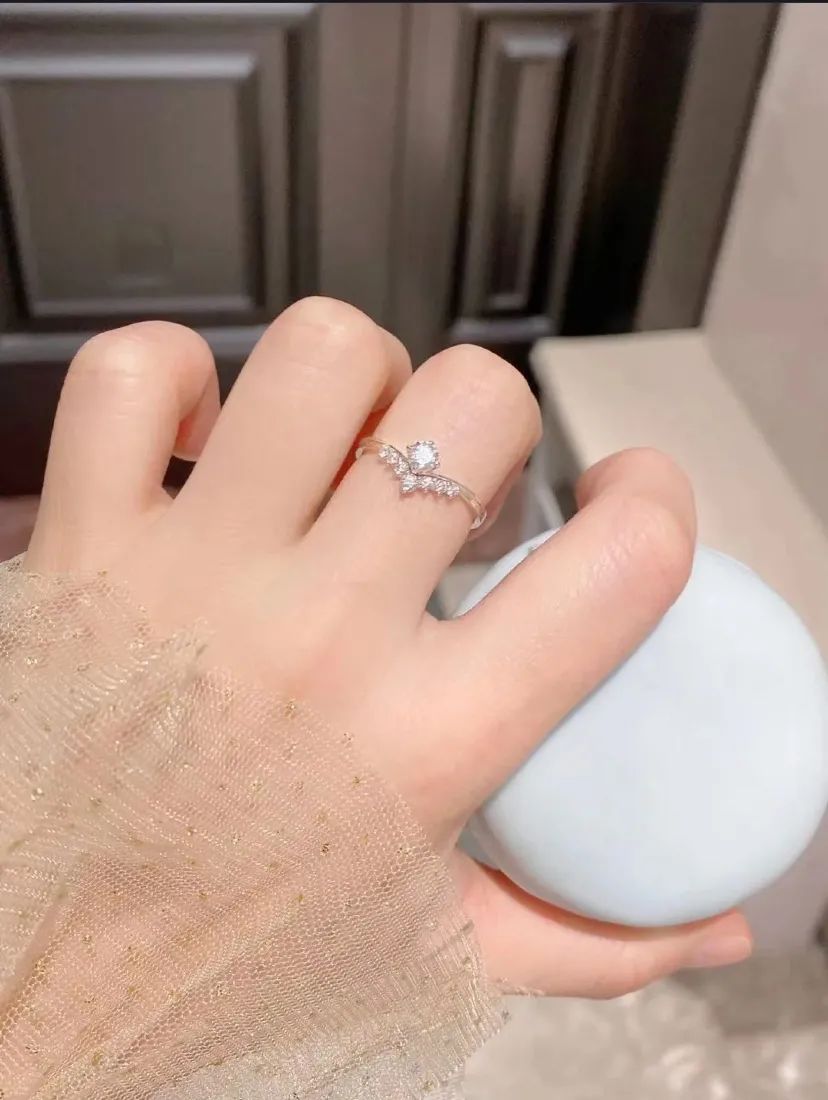 最有仪式感的钻戒,情人节仪式感小女孩