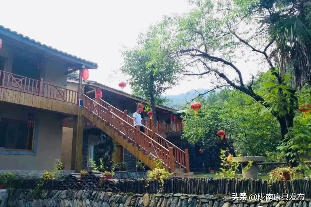 浜斾竴搴峰吇鏃呮父,浜斾竴搴峰吇搴﹀亣鏀荤暐