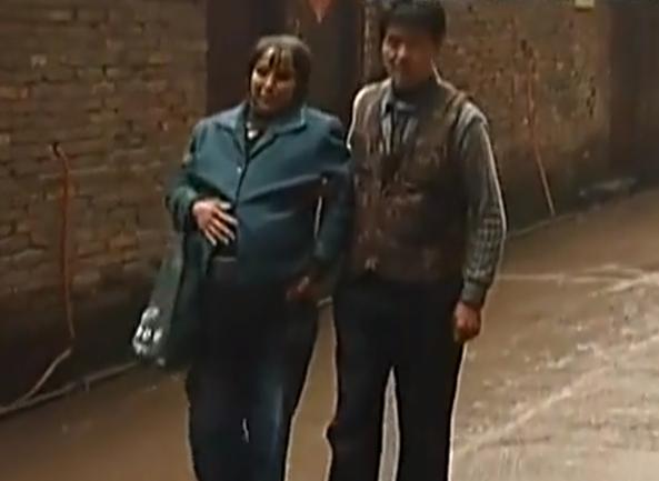 重庆一妇女肚子巨大,女子肚大如球竟是5颗肿瘤