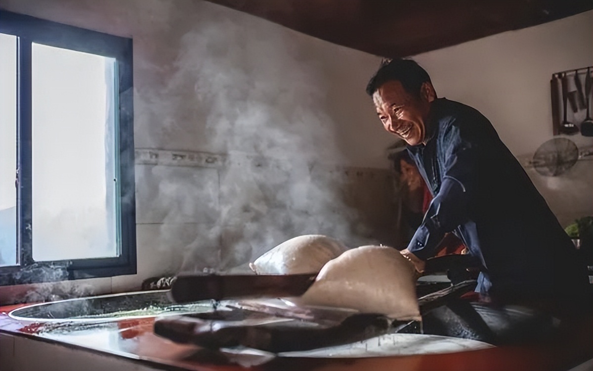 悬崖古村两届人大代表致富路上“接力赛”