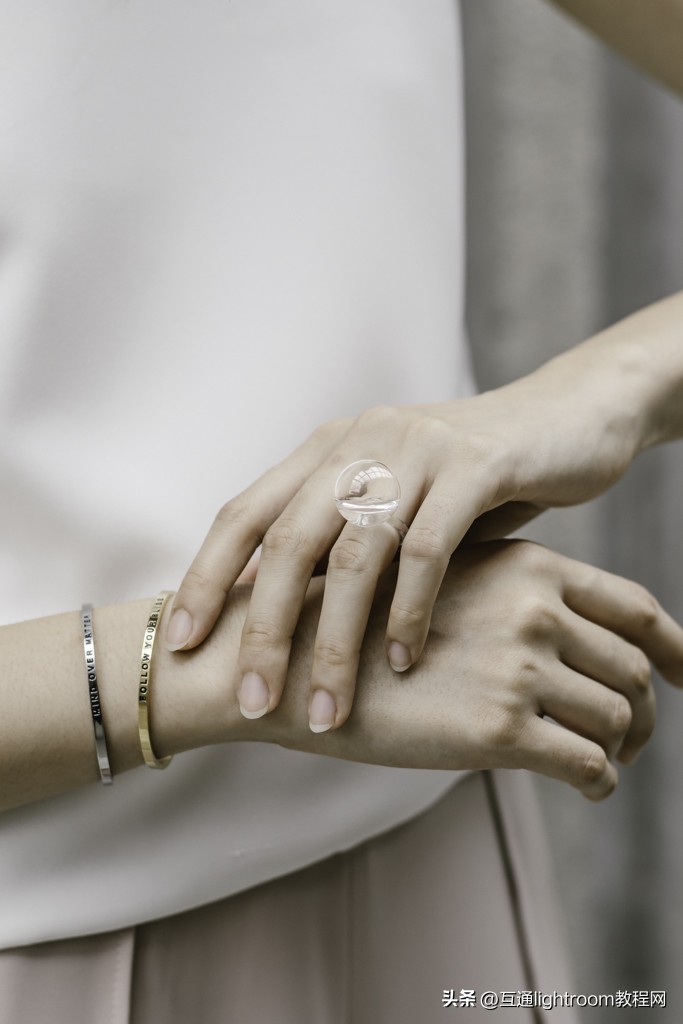 在店铺如何拍服装照片好看,室内如何拍出好看的服装照片