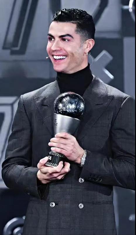 为什么c罗选了一个柜姐,c罗最重要的两个女人