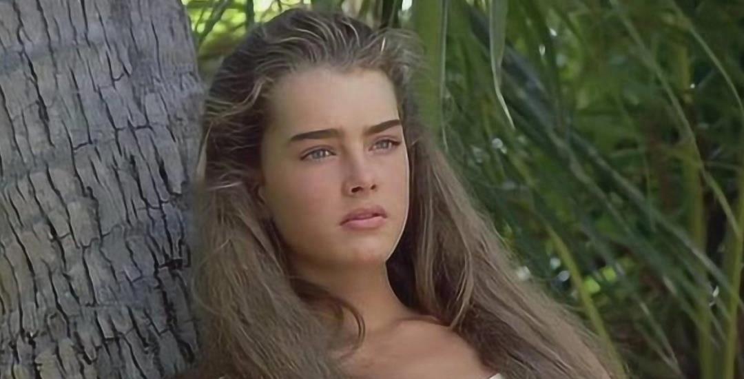 10岁全裸出镜，20岁声称自己仍是处女，“美国舒淇”的裸照风波