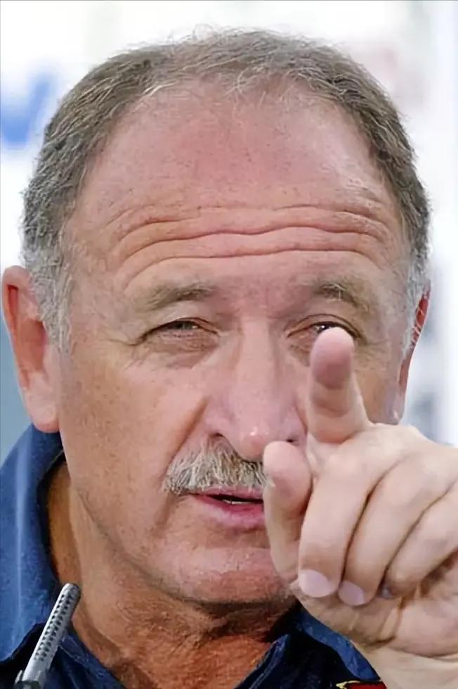 国足必须打好翻身仗，主教练在哪里，咱得好好白话白话