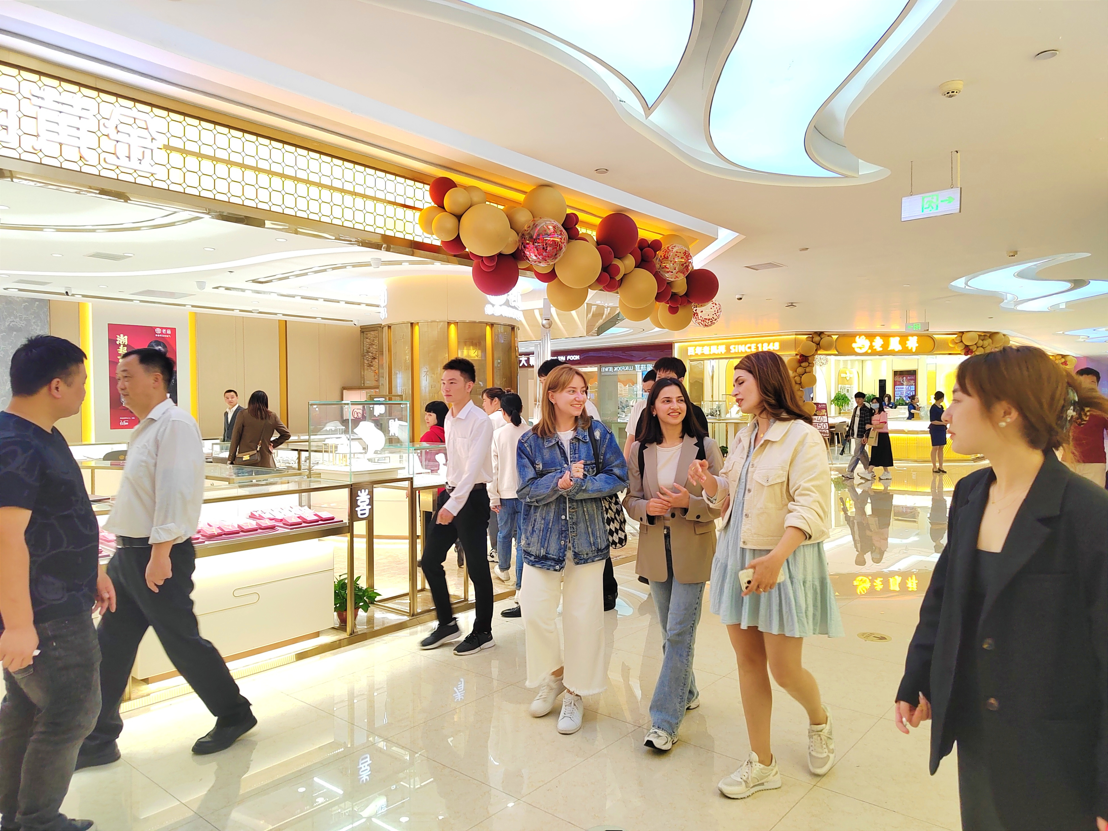 买黄金首饰到哪家店,买黄金珠宝首饰有哪些品牌店