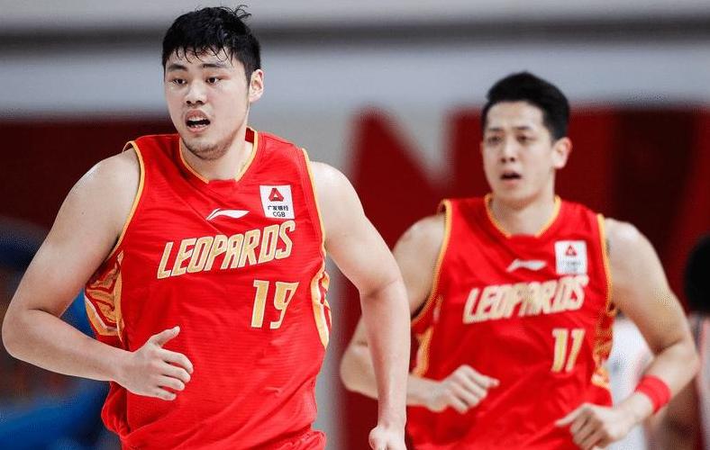 官宣！2米18内线悍将加盟福建队杜锋错失易建联接班人