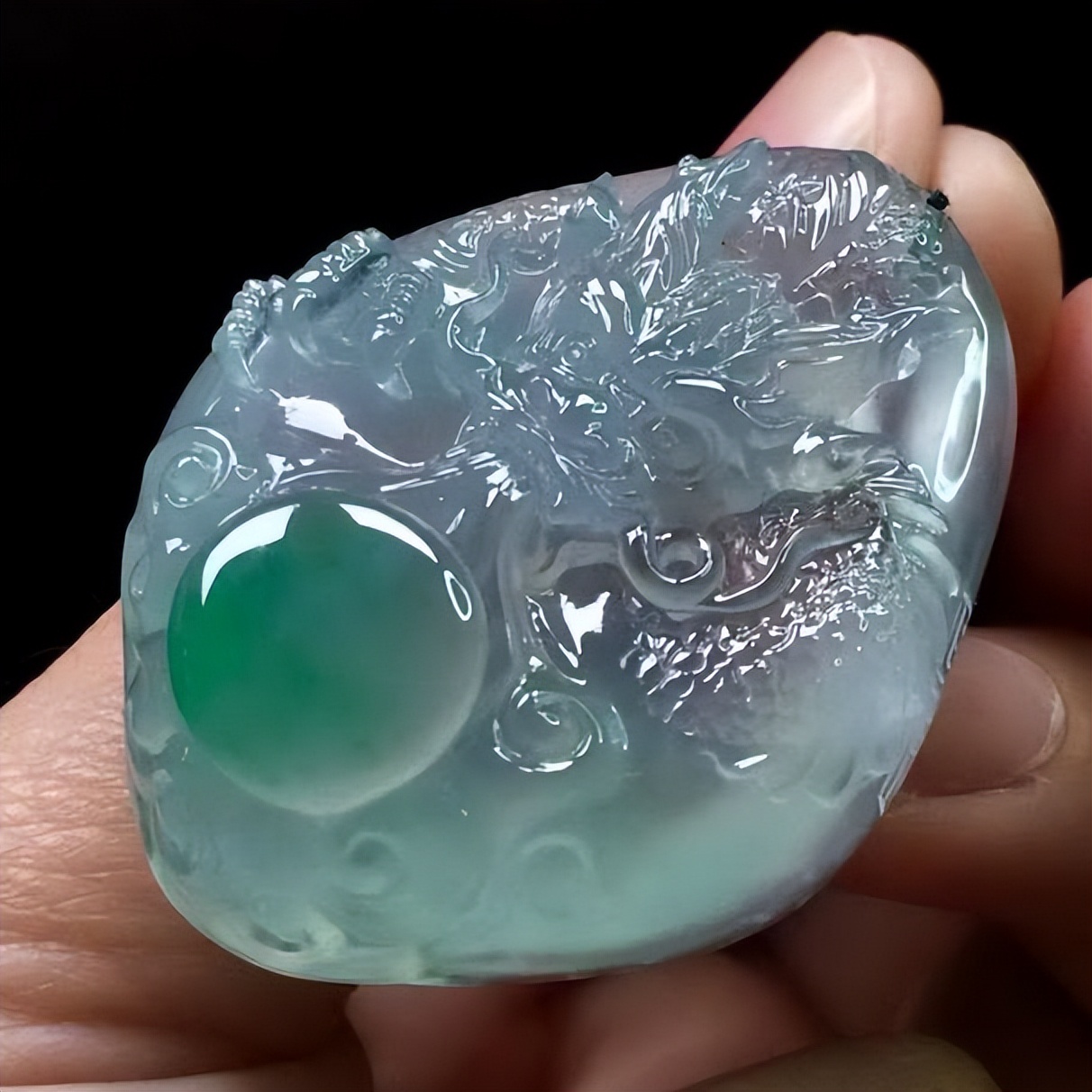 翡翠和玉有什么区别怎么辨认,翡翠和玉的区分