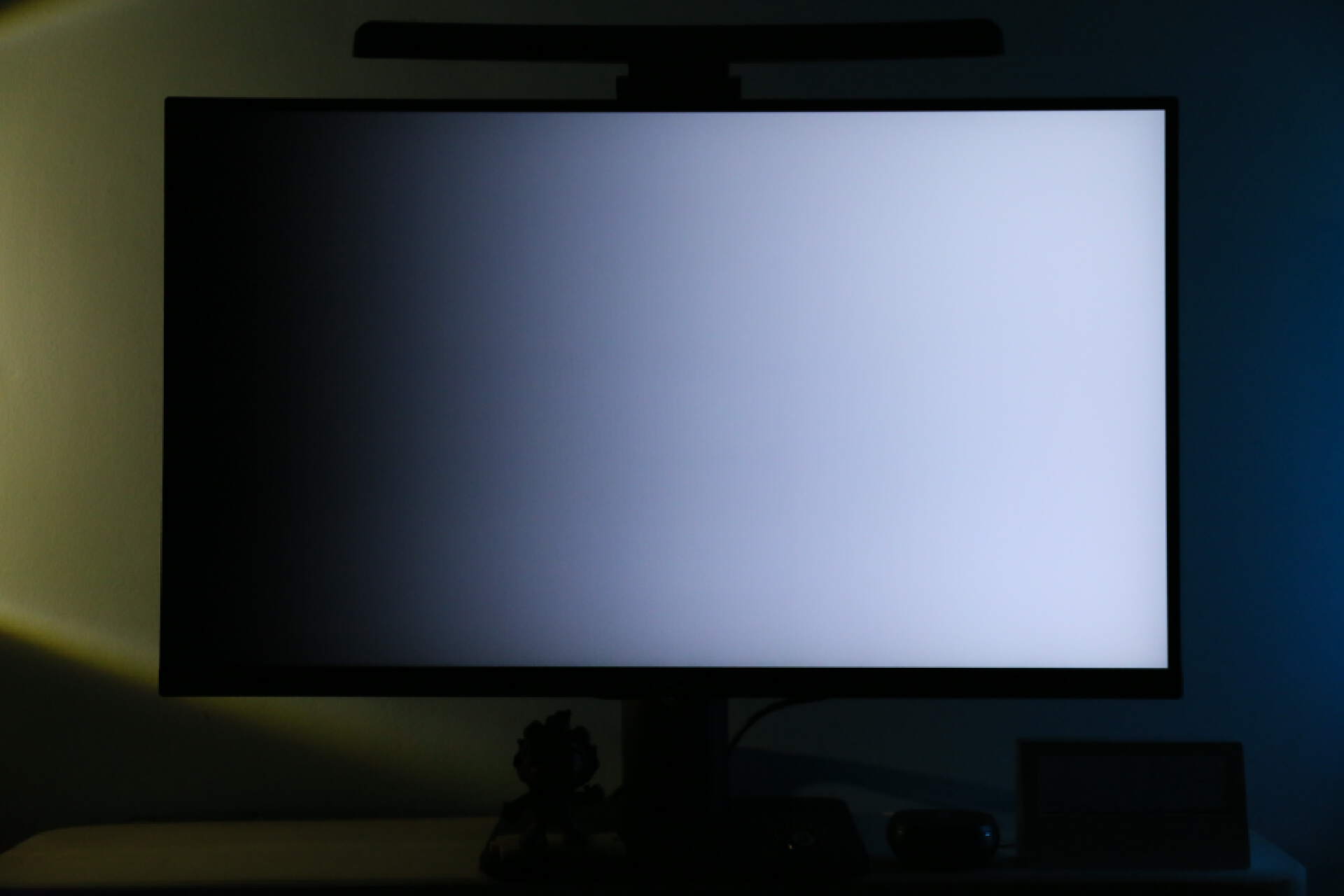 hkc2k曲面显示器评测,hkc24寸曲面144hz显示器推荐