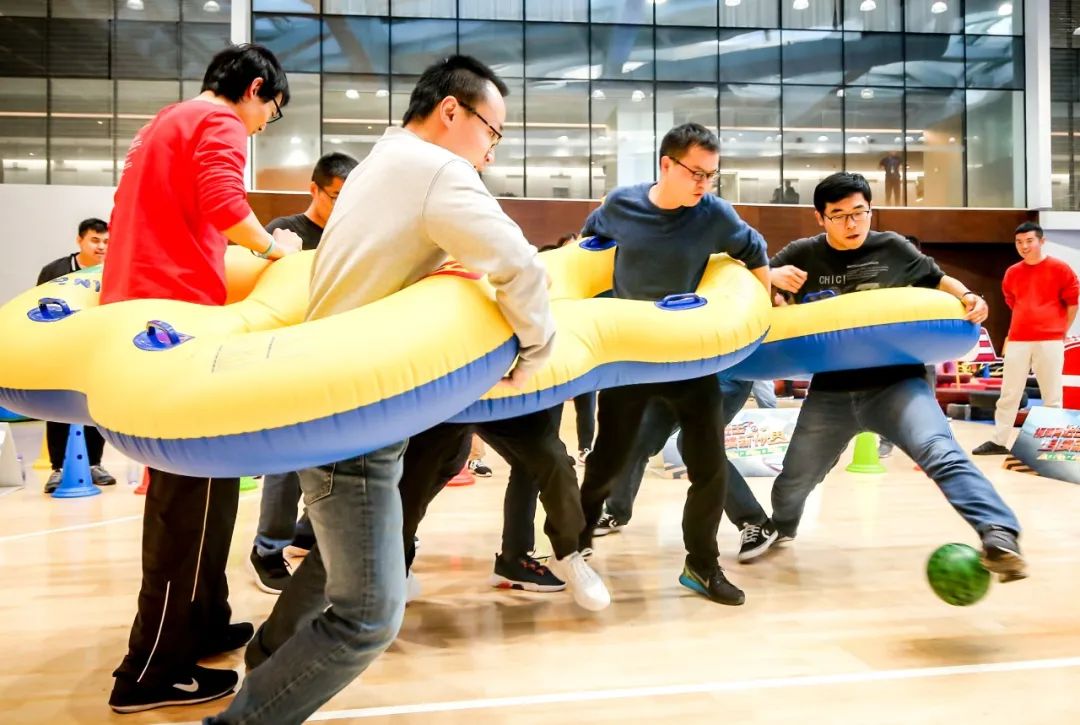 团建趣味飞机游戏怎么玩,趣游研学营