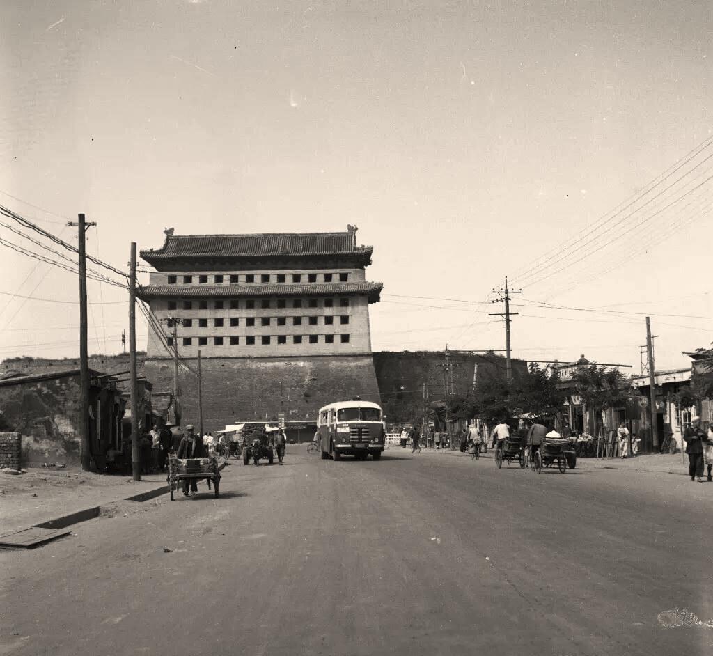 变态的纳粹德国，*光脱**犹太人女人衣服，集体*杀屠**!2