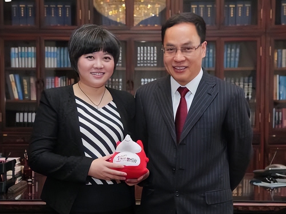 名校学霸毕业4000月薪,清华学霸拿到5亿融资