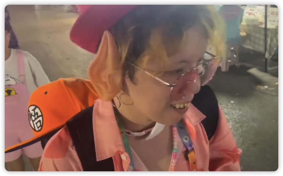 死性不改！豆浆王子在街头公然搭讪小女孩，6年前因猥亵女童入狱