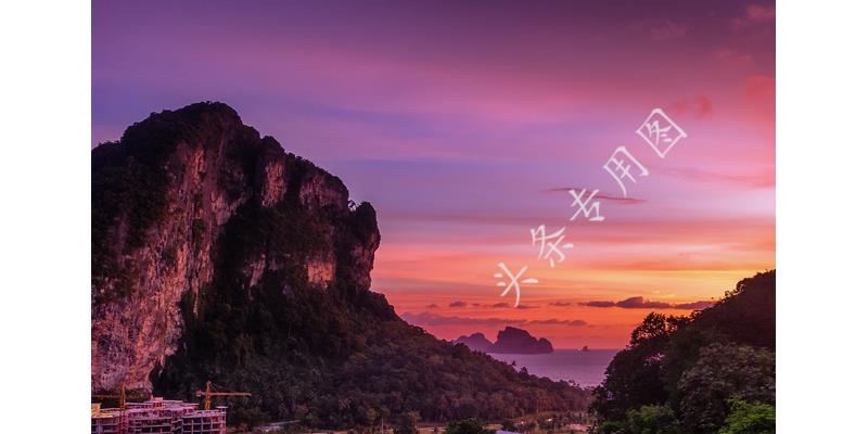 小伙被父亲联合后妈赶出家门，5年后霸气归来，看见后妈愣住了