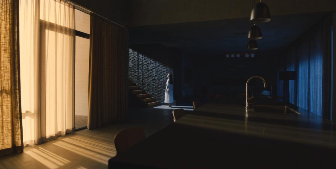 黑暗荣耀里妍珍直发采访片段,黑暗荣耀妍珍哪一集被女二发现