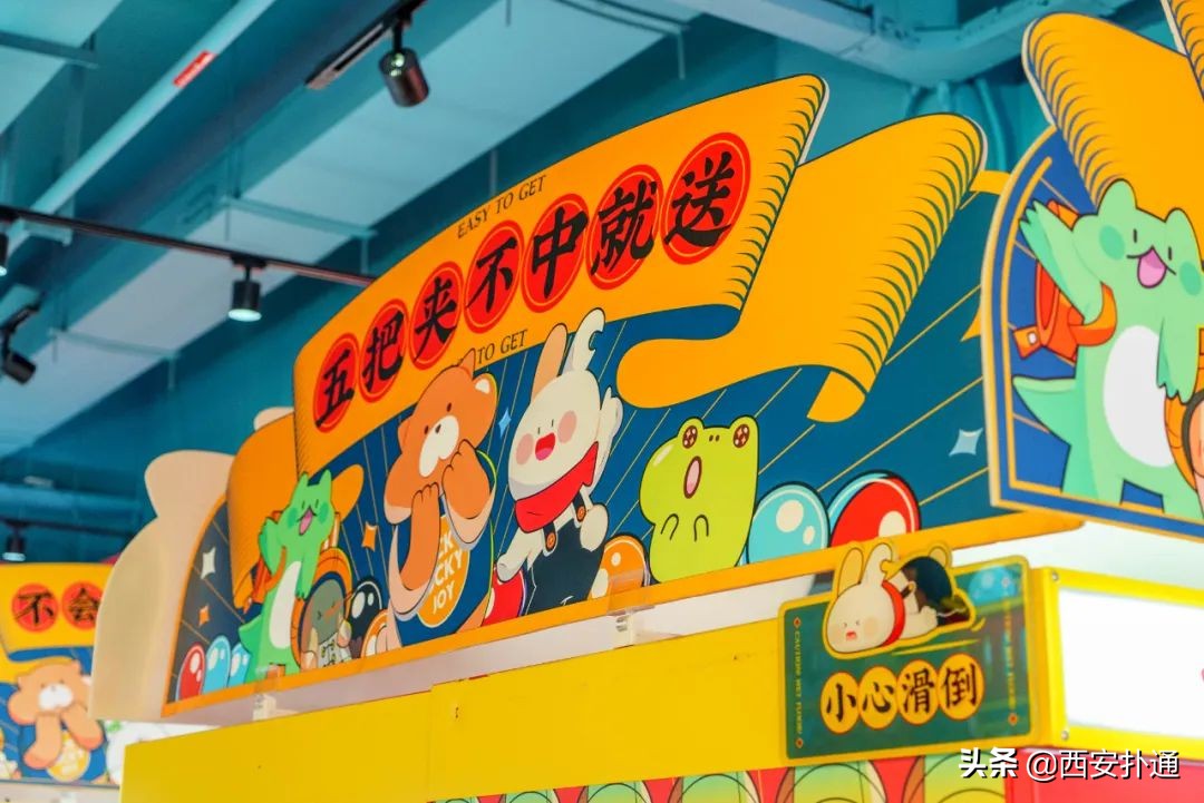 最近很火的夹娃娃机,夹娃娃机超大手办