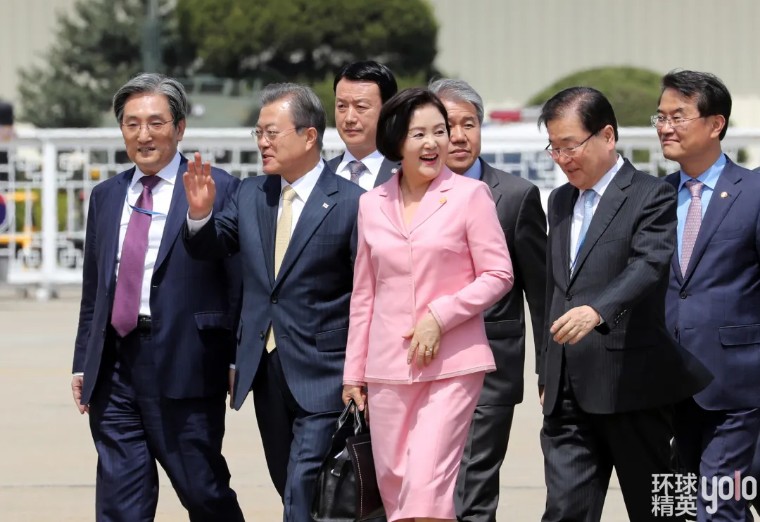 韩总统夫人被曝花10亿公款买衣服？经查都是山寨货！魔咒剑指总统