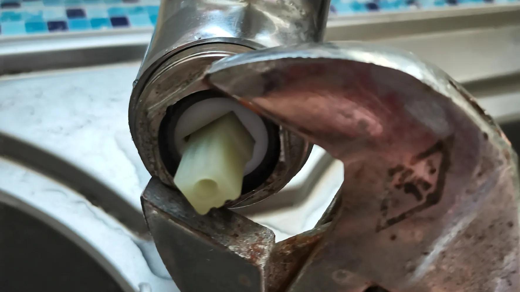 水龙头开关阀芯漏水怎么解决,九牧混水龙头阀芯漏水怎么办