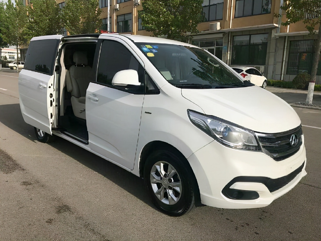 七座非营运几年审一次车,七座车型年审制度