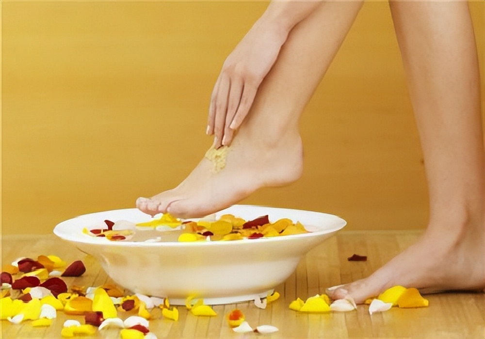 艾叶加生姜泡脚的禁忌,坚持艾草生姜泡脚的好处