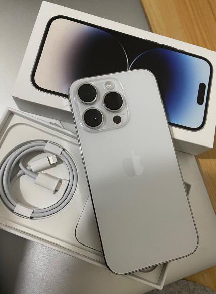 目前苹果和华为哪个更值得买,买苹果还是选华为