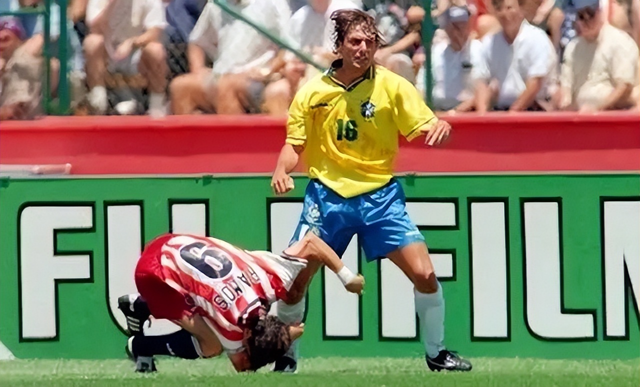 巴乔全场欢呼,世界杯精彩瞬间巴乔