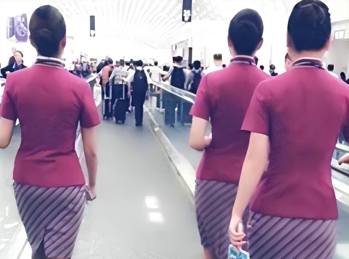 空姐穿情趣内衣拍照,自称:超级舒服,跟没穿一样