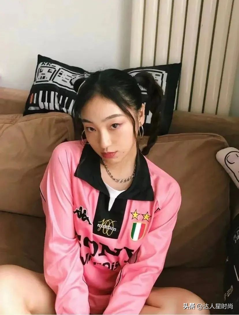 世界杯结束了，足球穿搭火了！欧阳娜娜、Jennie、Bella集体撞衫