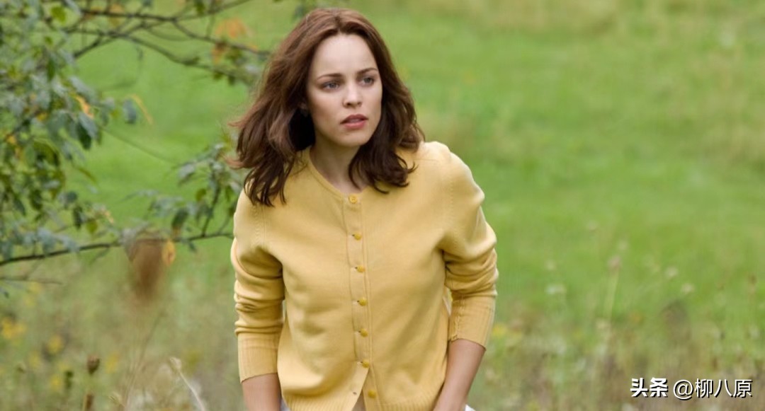 独特的空间连接方式,加上非线性时间线,创造出真实的角色情感