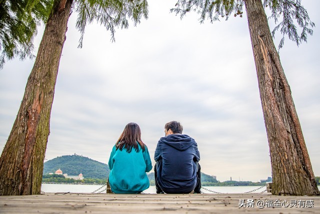 被相亲女拒绝后一年之后又联系我,被相亲女生拒绝后还微信聊天