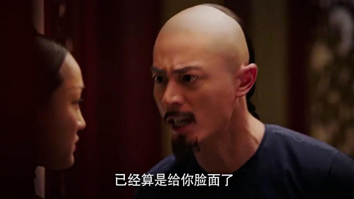 如懿传如懿断发后把画像烧了,如懿剪掉画像