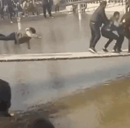 女友刚洗完澡该怎么回复,女朋友洗完澡冷得很该怎么回复