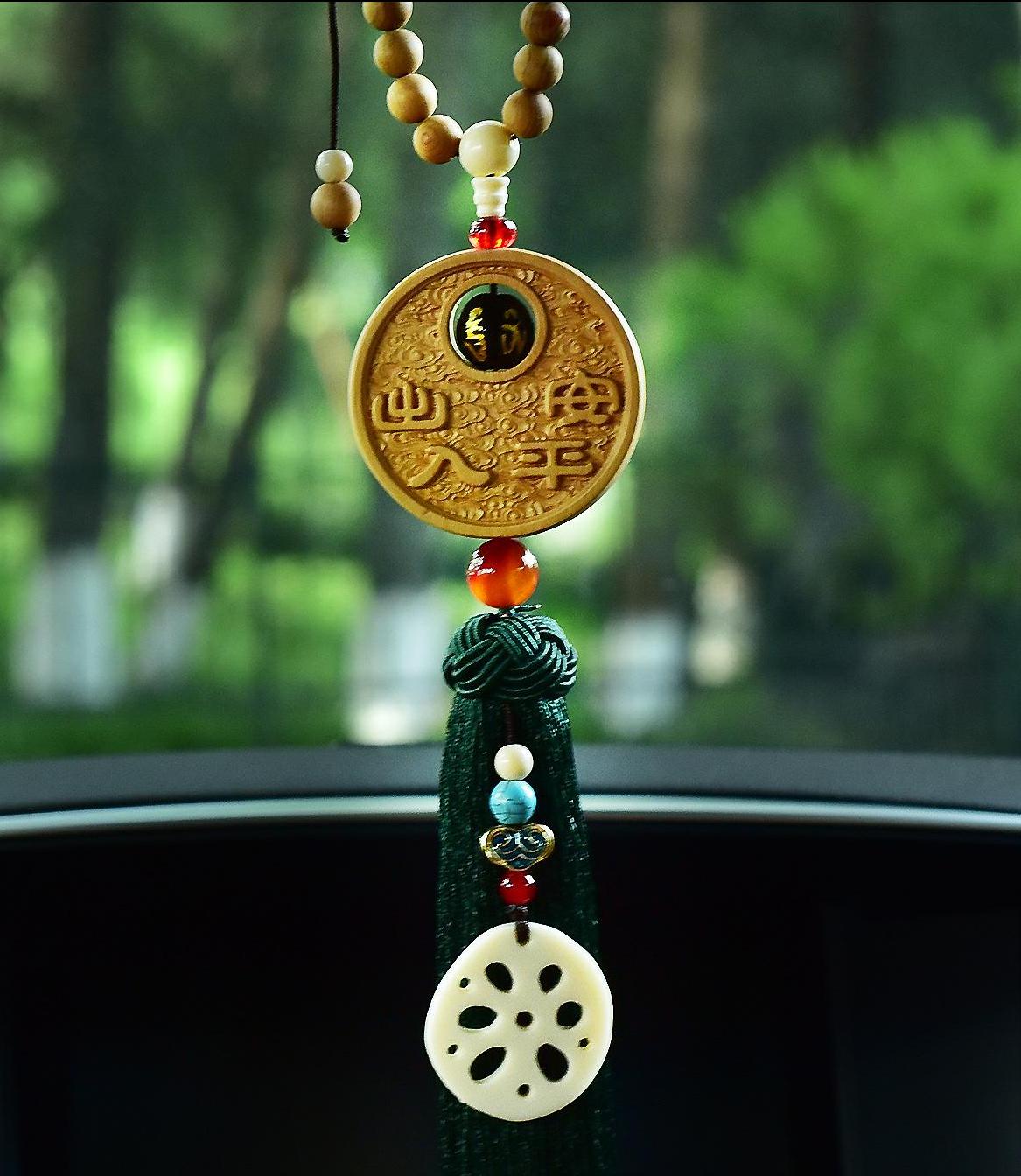 车内挂饰怎么挂不违法,车里挂件挂什么讲究