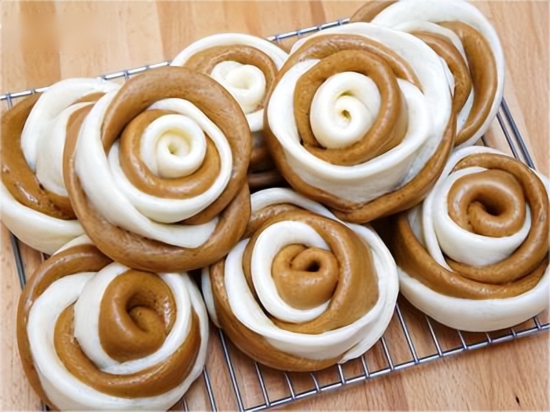 致最爱的人：双色玫瑰花卷，周日母亲节为妈妈送上“懂事”的礼物