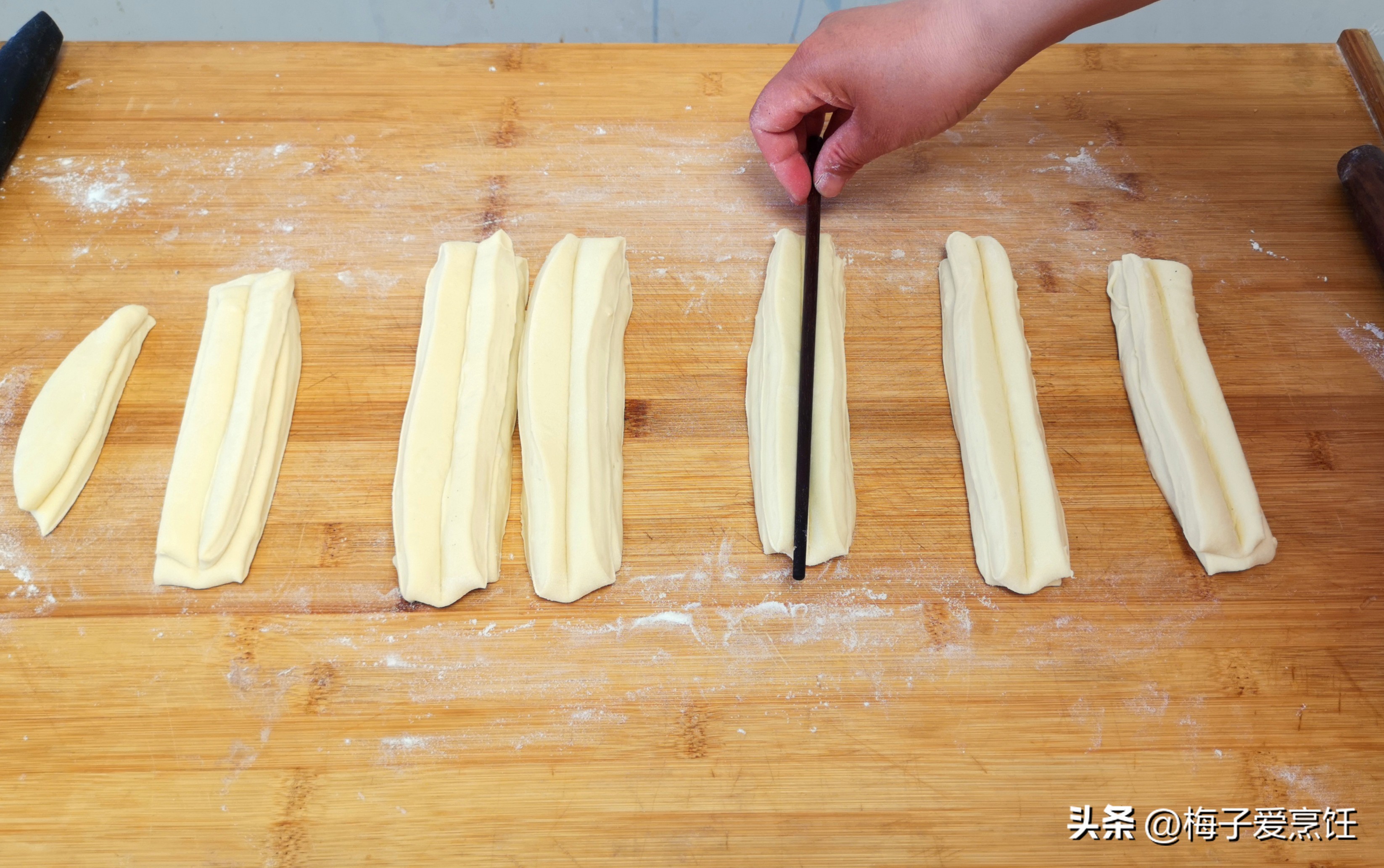 油条怎样炸得才能又软又蓬松,油条怎么炸出来又软又蓬松新手