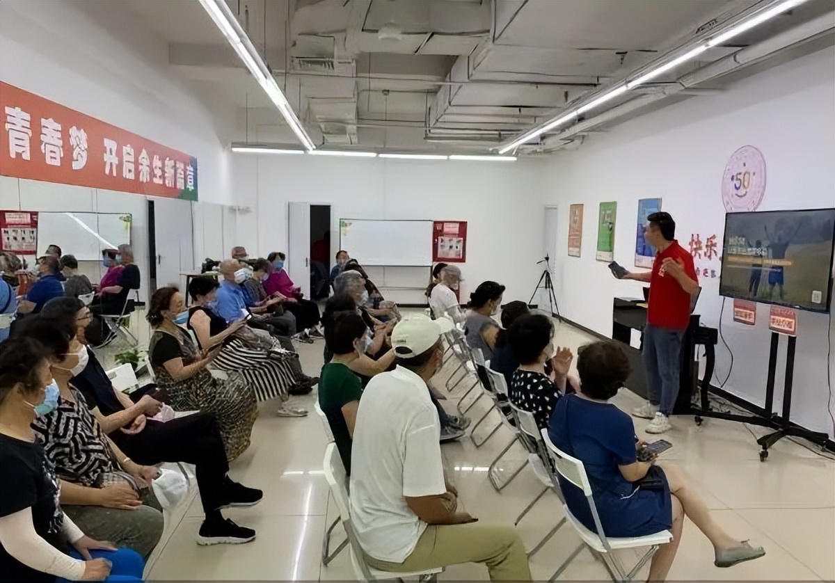 有钱年轻人如何规划养老,有钱有闲的中老年群体