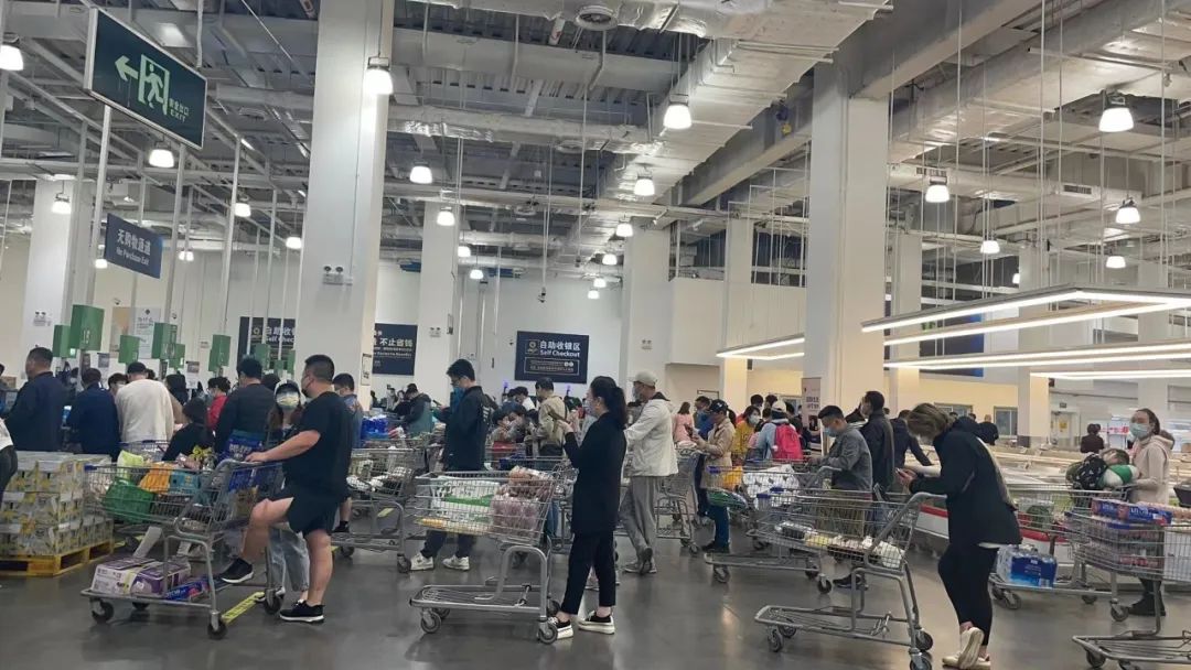 疫情新生存法则：单车断货，没做核酸写检讨，骑十多公里给人理发