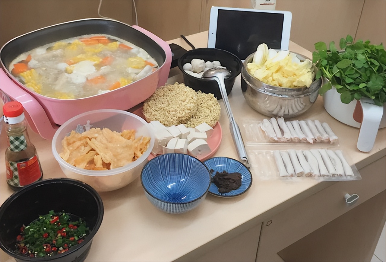 导员查寝发现抽烟会违纪吗,导员查宿舍被发现旷课惩罚