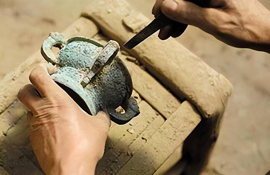 河南老汉制假,河南一老汉造假古董