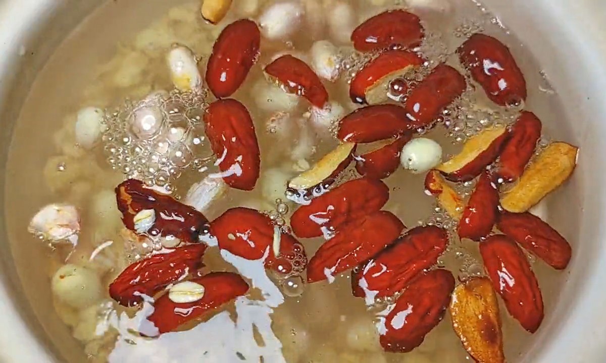 中老年人少吃这3类食物,建议中老年人多吃这6样食物