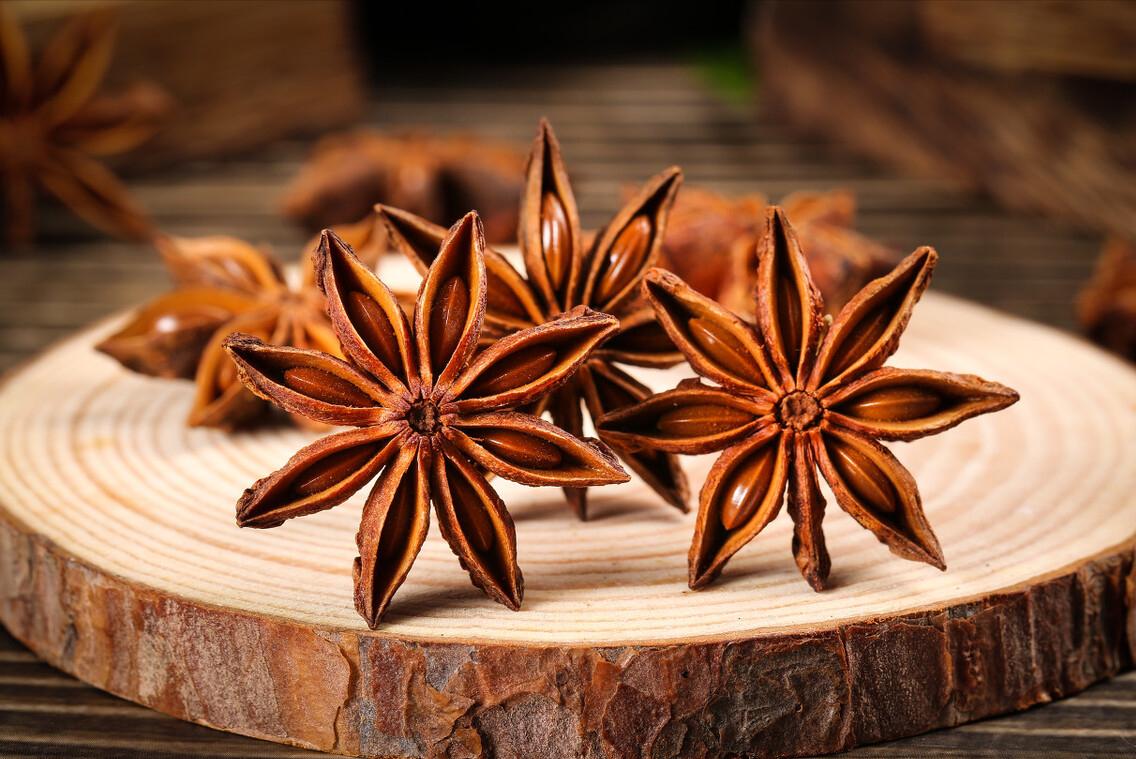 去腥除臭的八角,买时注意分清“直角”和“钩角”,买错炖肉不香