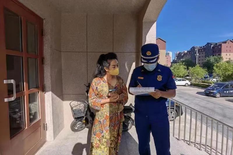 消防大队对党政大楼进行消防检查,消防大队开展消控室检查