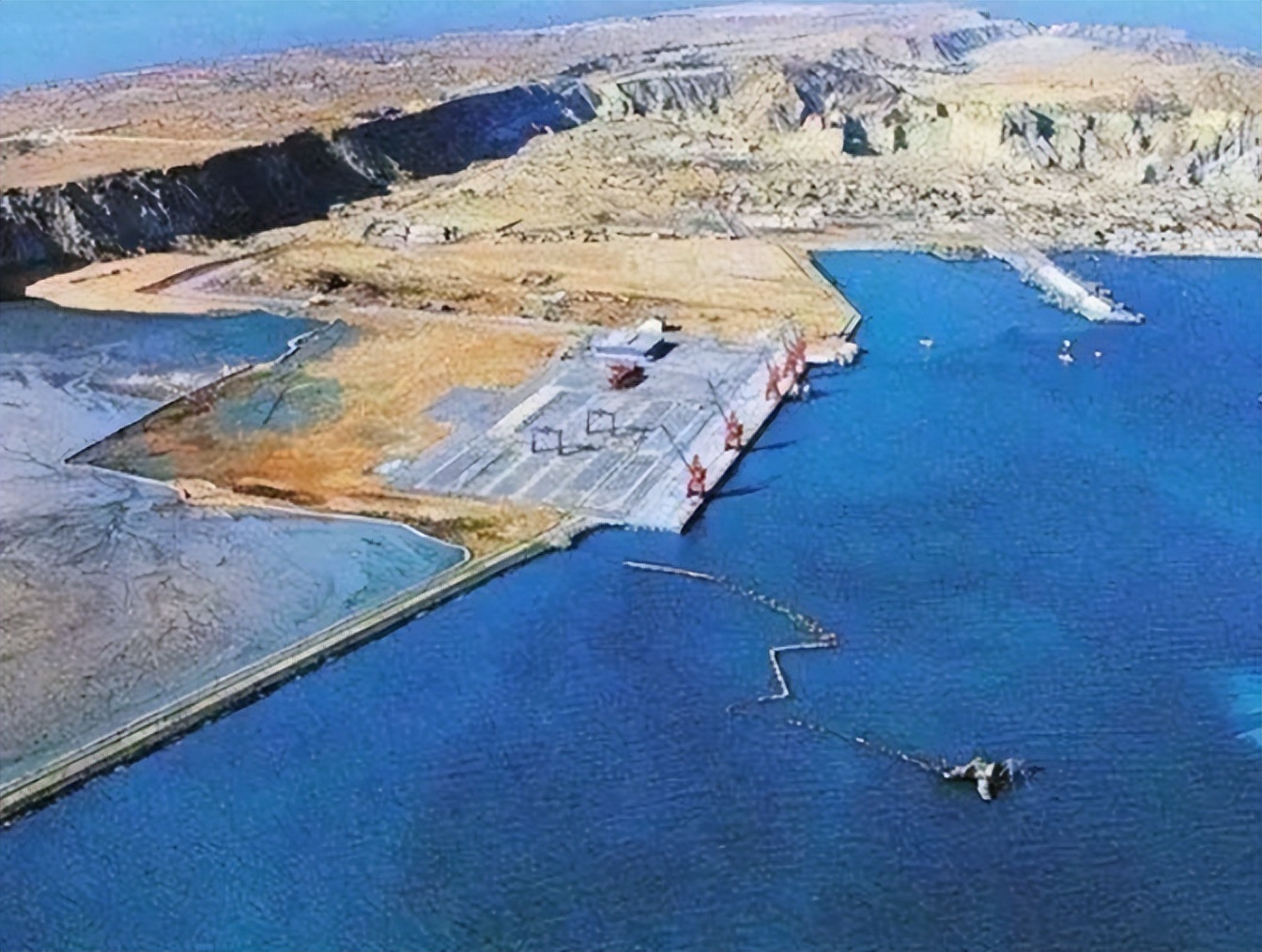 巴基斯坦瓜达尔港是租给中国的吗,巴基斯坦瓜达尔港投资