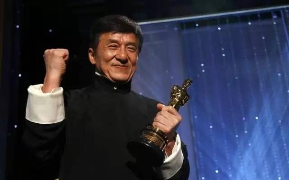 成龙一代宗师完整版,成龙一跳成名