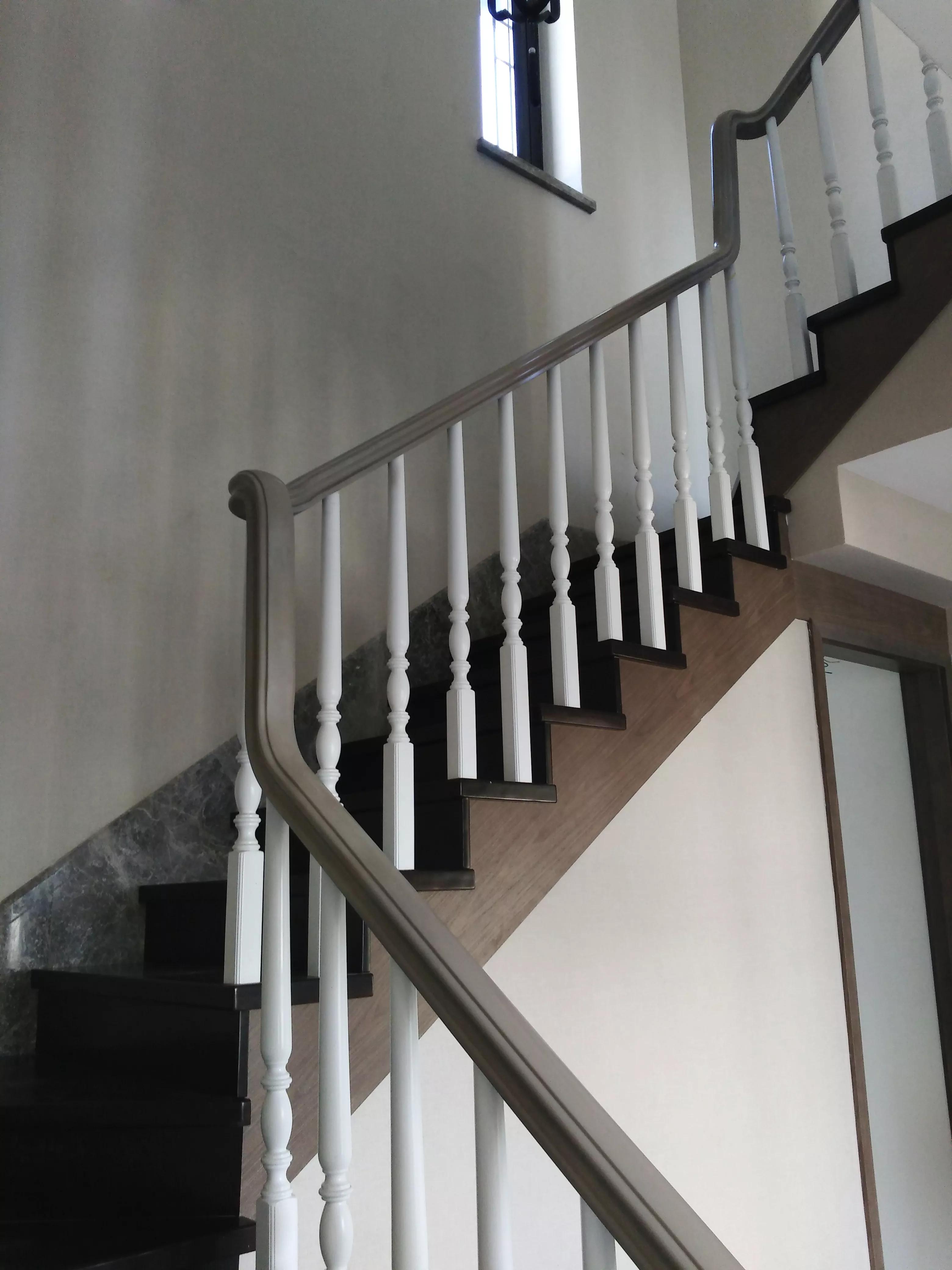 金属楼梯护栏怎么选,楼梯护栏哪种实惠