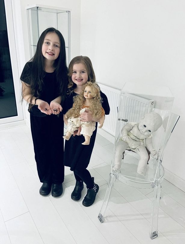 英国一对夫妇灵异事件,英国一家四口