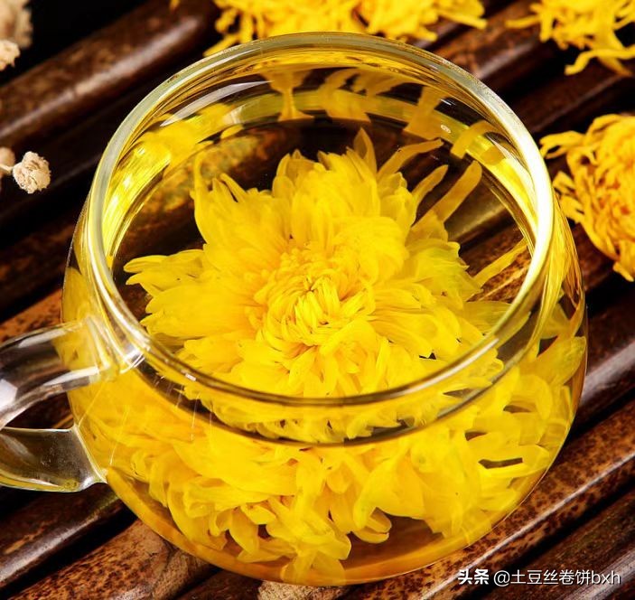 老茶客选菊花茶,老茶客提醒夏天避免3种茶