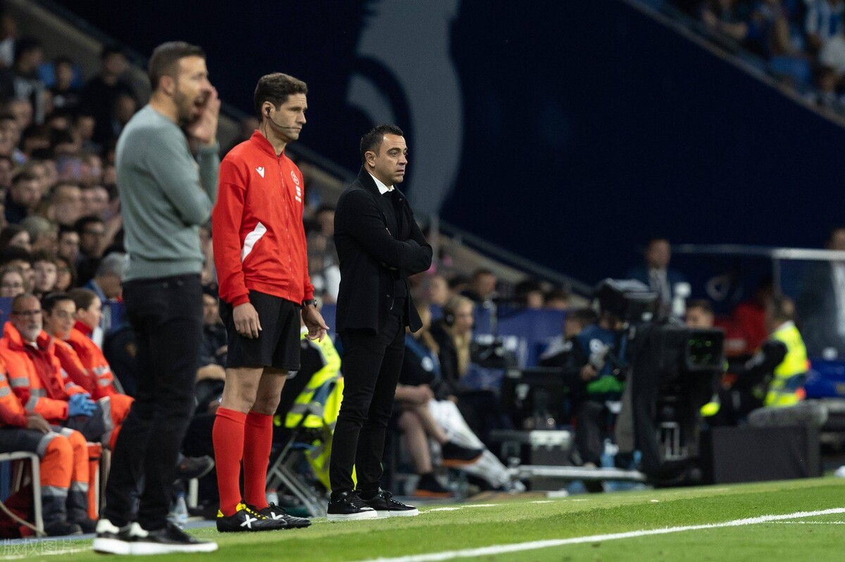 巴萨夺冠被球迷追打第一视角,巴萨夺冠西班牙球迷冲入场内