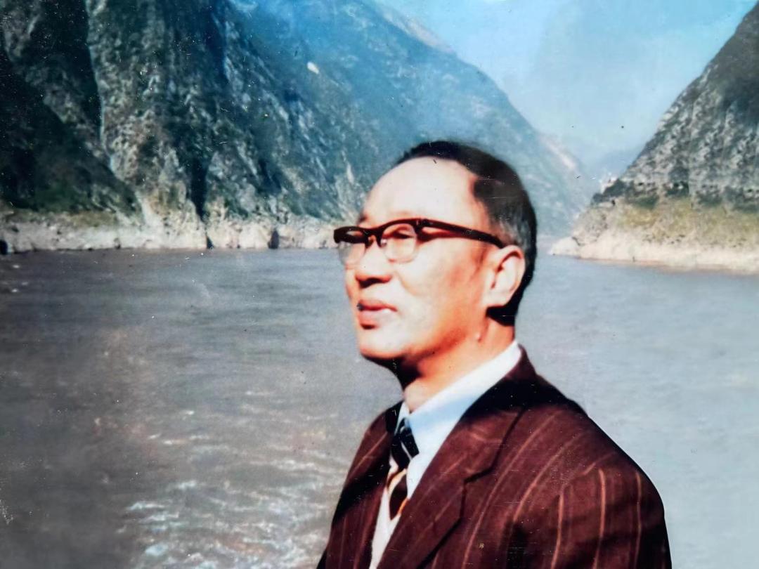 回龙山白沙路记忆：半边铁路，半边马路